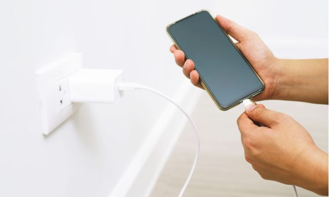 Comment détecter les faux chargeurs ou accessoires dangereux