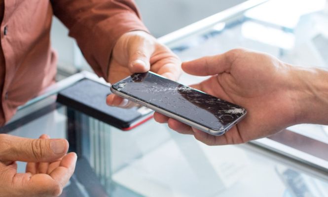 Réparer son téléphone ou le remplacer : que choisir ?