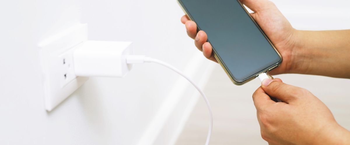 Comment détecter les faux chargeurs ou accessoires dangereux